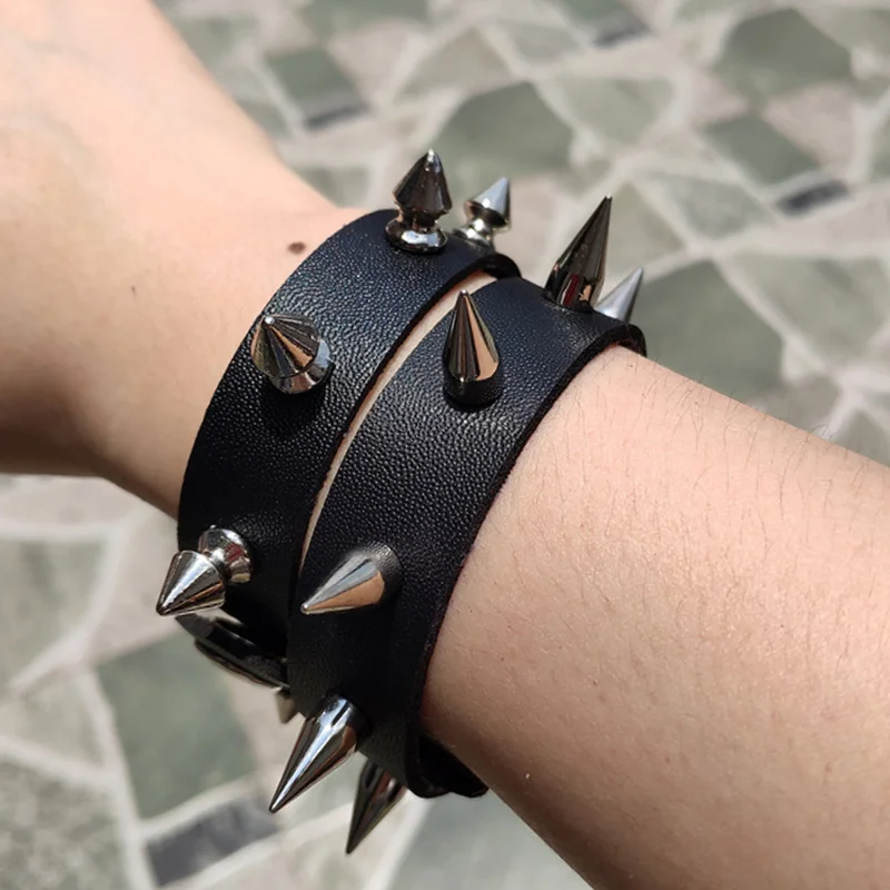 

Unique Pointed Bracelet One-row Spike Rivet Punk Gothic Rock Unisex Bracelets for Women Bangles Fashion Jewelry Cuff Wristband