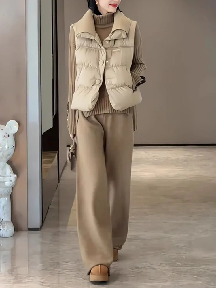 Женский трикотажный свитер с высоким воротником и широкими штанинами