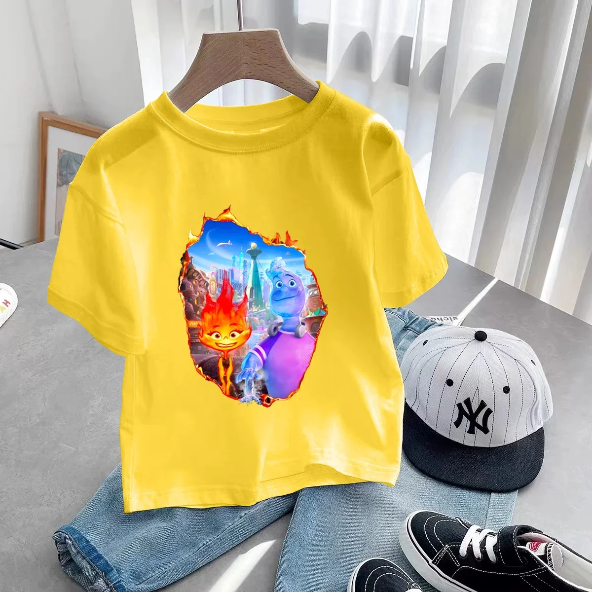 Летняя детская футболка с коротким рукавом и круглым вырезом принтом