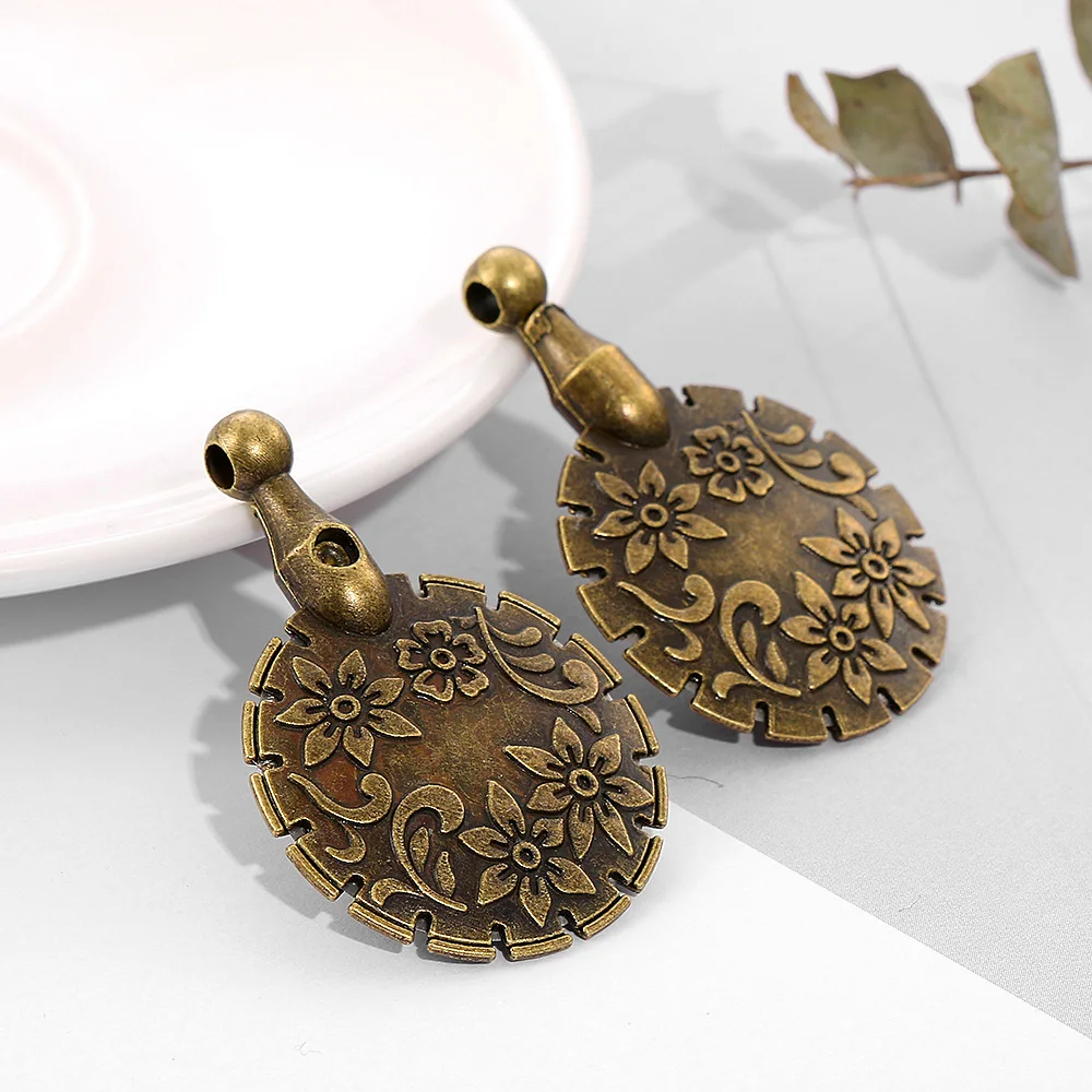 

1Pc Retro Pendant Broken Rope Cut Slice Thread Cutter Metal Disconnector Rope Cutting DIY Craft Sewing Supplies for Cross Stitch