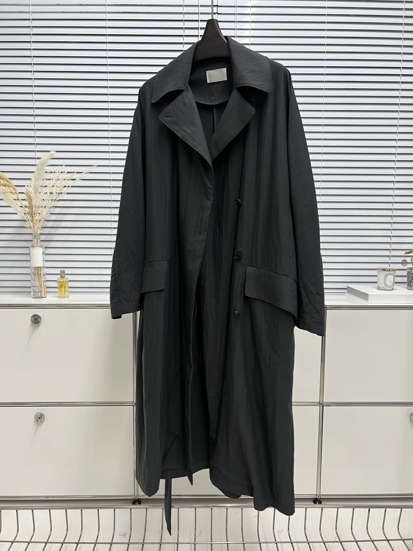 

2023 Autumn and winter new style, long senior trench coat, tall and thin, loose version, elegant upper body temperament