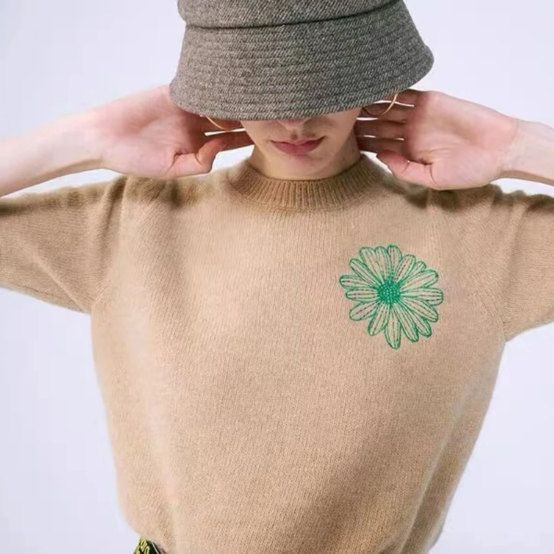 

2023 Spring and Summer New Short-sleeved Pullover Daisy Embroidery Knitted Sweater Puff Sleeve Top