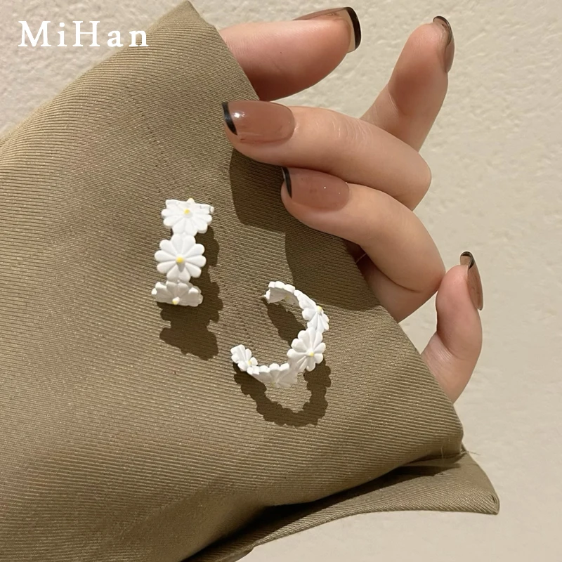 

Mihan 925 Silver Needle Women Jewelry Flower Earrings Pretty Design White Coating Drop Earrings For Girl Lady Gifts Wholesale