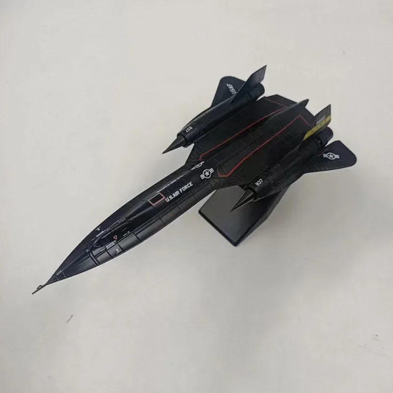 Модель самолета SR-71 Blackbird 1:144