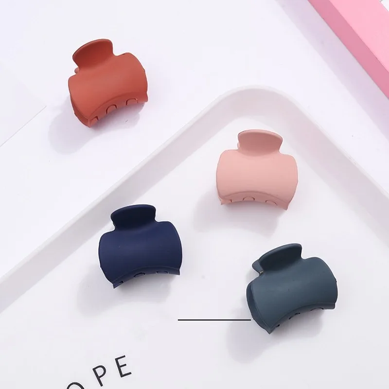 

2022 New Cute Small solid Color Geometric Acrylic Hairpins Hair Crab Clip For Girl Women Clamp Hair Accessorie Headwear
