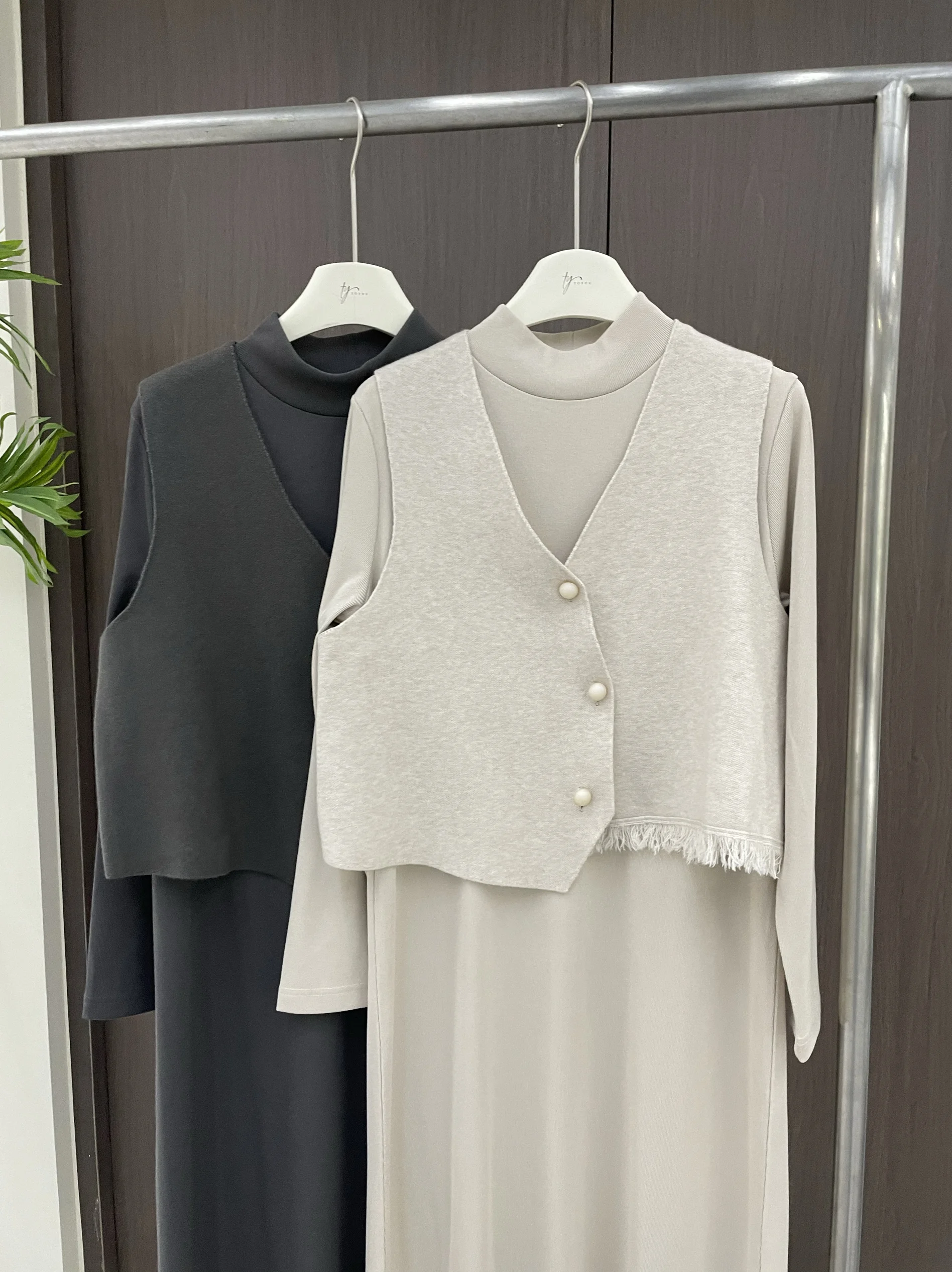 Осень-зима 2024 новый модный жилет с кисточками платье полувысоким воротником