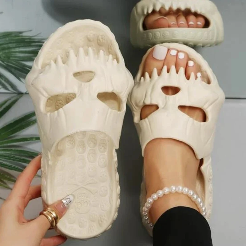 

2023 Summer New Personalized Men Slippers Punk Skull Styling Design Slippers Outdoor Fun Slides Thick Bottom Beach Women Sandals