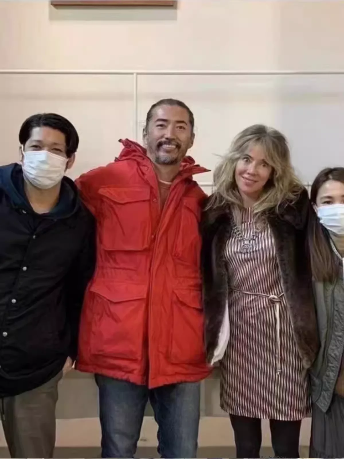 Куртка из белого гусиного пуха с несколькими карманами VISVIM FIL 21SS KRUPA Field