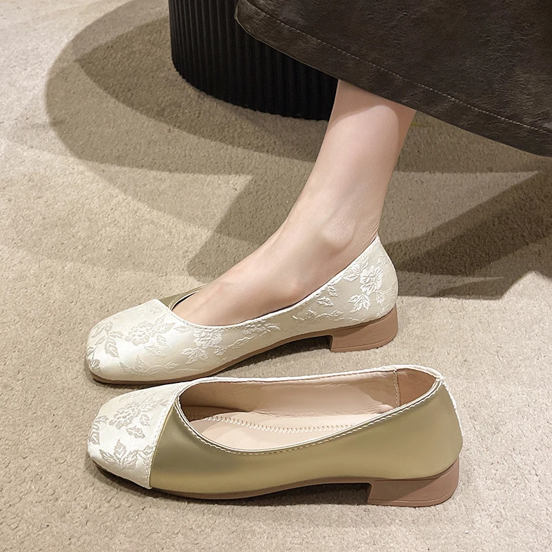 Французские женские туфли на плоской подошве с квадратным носком и мелким