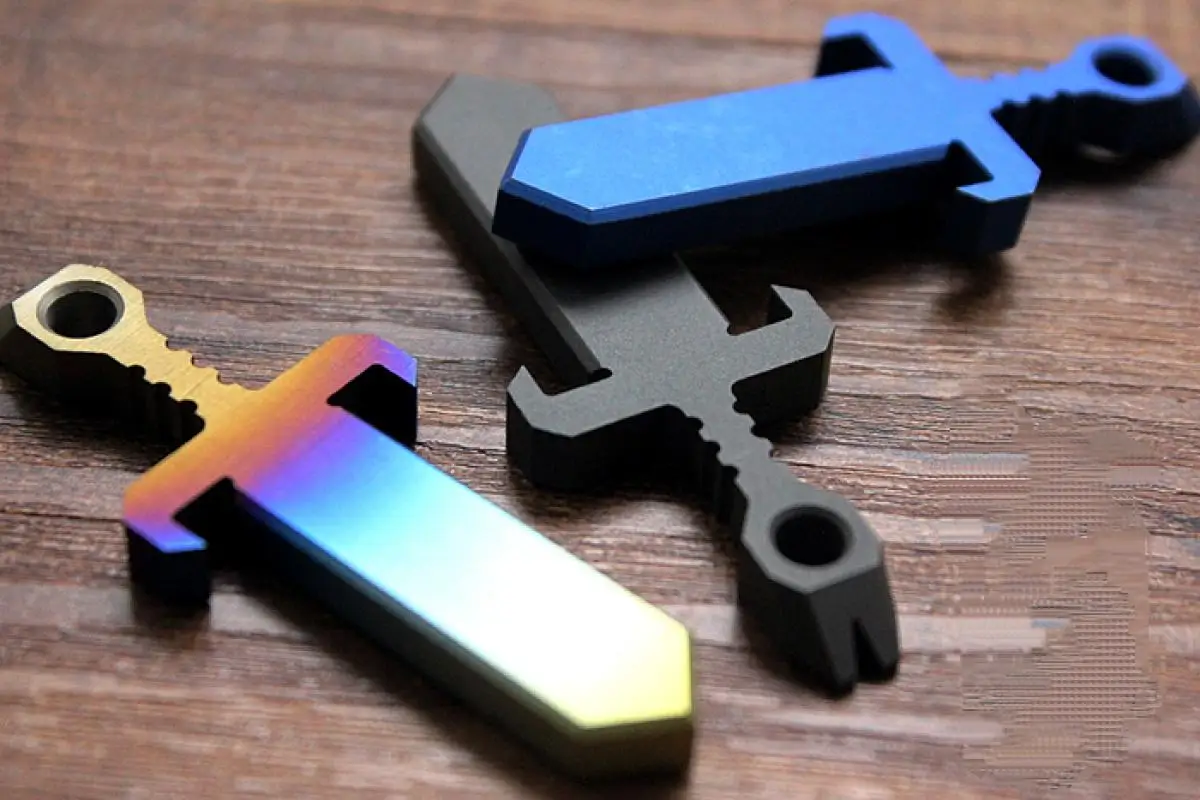 Меч из титанового сплава. Подвеска кинжал. Меч из титанового сплава. Кулон кинжал. Меч из титана.