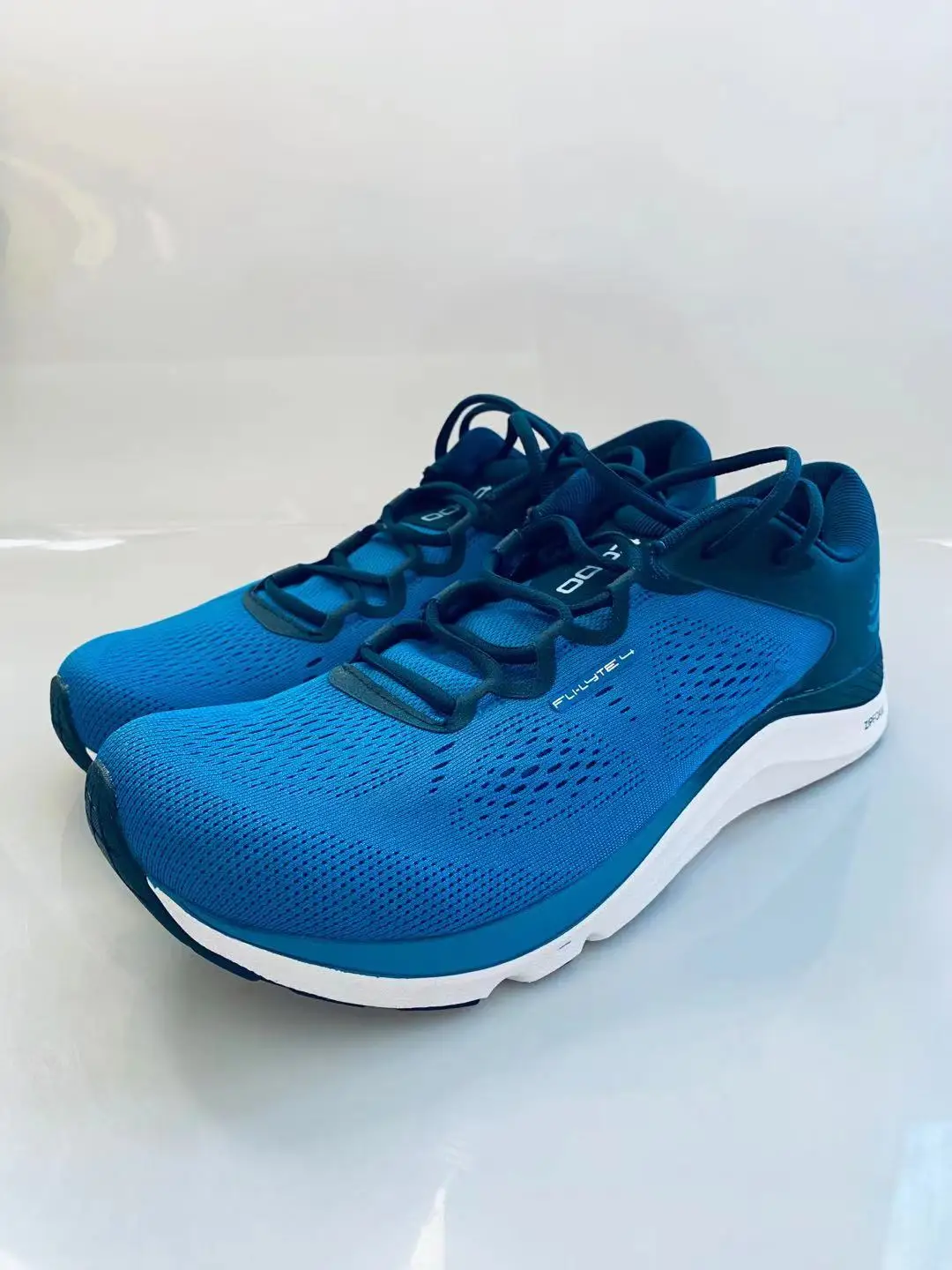 

Cushioning Ultra-Light Breathable Large Size Widening Lightweight Marathon Spring Running Shoes Men's Shoes