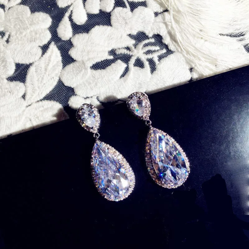 Серьги женские классические из серебра 925 пробы с фианитом