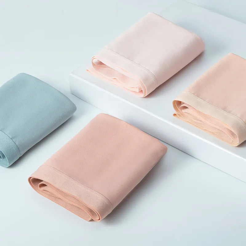 Светлые женские трусики трусы из чесаного хлопка со средней талией однотонное