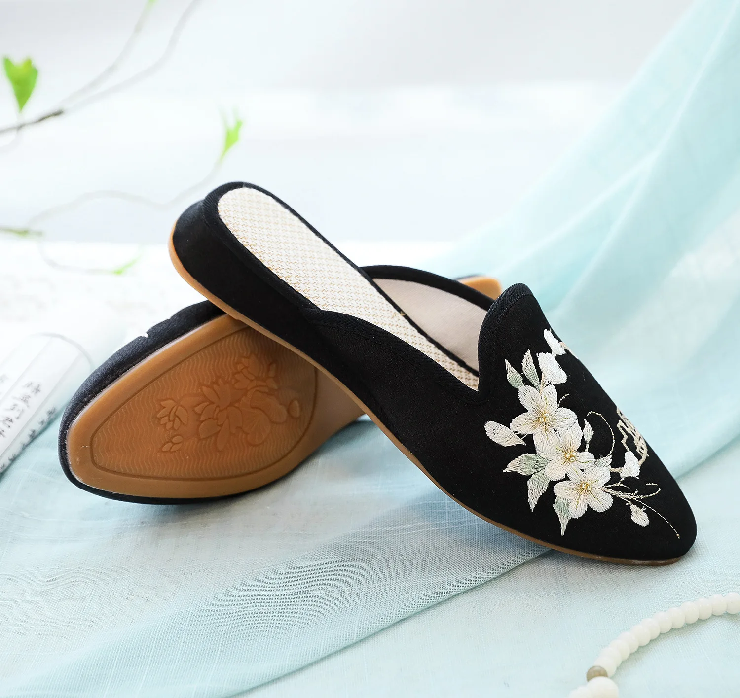 Женские Сатиновые хлопковые шлепанцы с вышивкой на плоской подошве мягкая