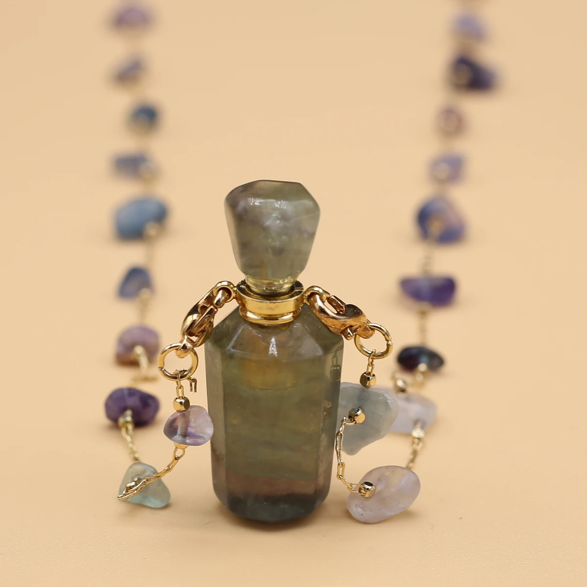 

Natural Green Fluorite Perfume Bottle Pendant Necklace Stones Chain Essential Oil Diffuser Necklaces For Women Wedding Jewerly
