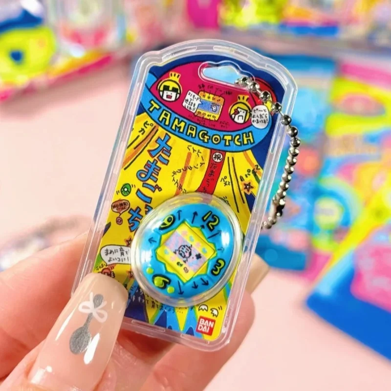 Фото Электронный питомец-брелок Bandai Tamagotchi, коллекционный шокуган, подвеска для сумки, в подарочной коробке, коллекционный сувенир, игрушка для коллекционеров №5