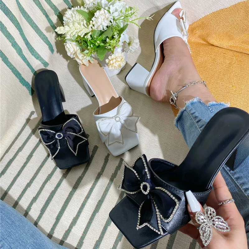 Женские мюли на квадратном каблуке с кристаллами