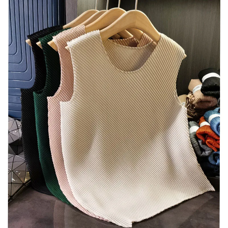 

2023 Design Sense Niche Dragon Scales Pleated Round Neck Sleeveless T-shirt Women's Summer New Commuter Peplum Thin Miyake Tops