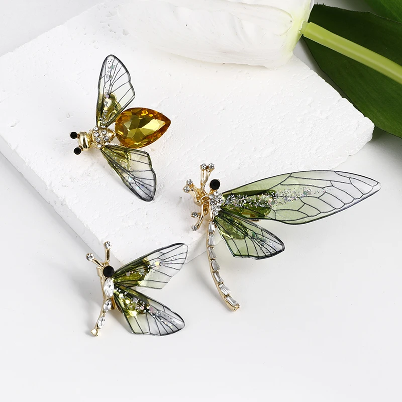 Женская Винтажная брошь с кристаллами на выпускной |