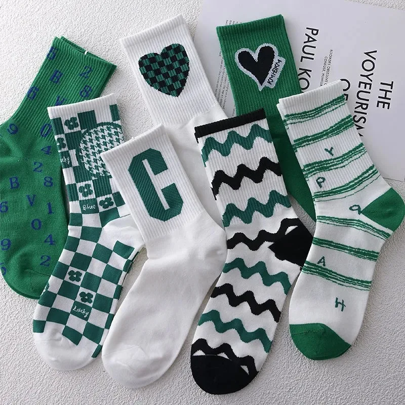 Leisure and beautiful heart shaped love sports socks Cute and comfortable socks Men and women's sports leisure pure cotton