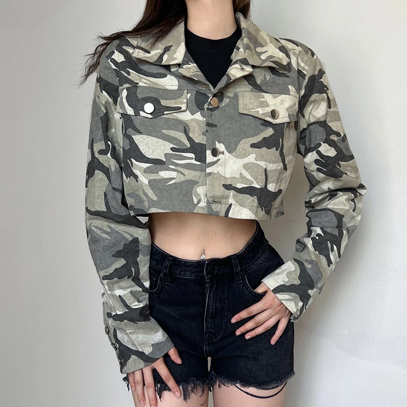 

Куртка женская однобортная камуфляжная с длинным рукавом и карманами