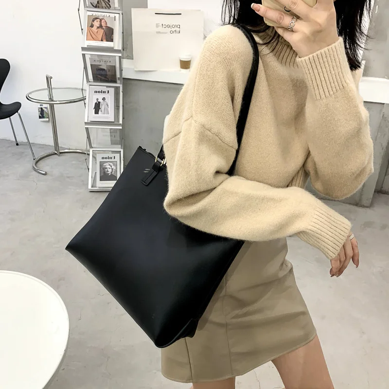 New 2022 Women Shoulder Bag Shopping And Travel Bags Large Capacity Handbags Winter Autumn Style Simple Fashionable Tote Bags