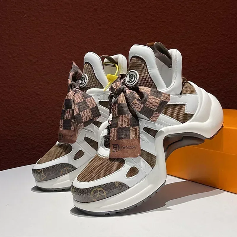 Женские кроссовки на платформе