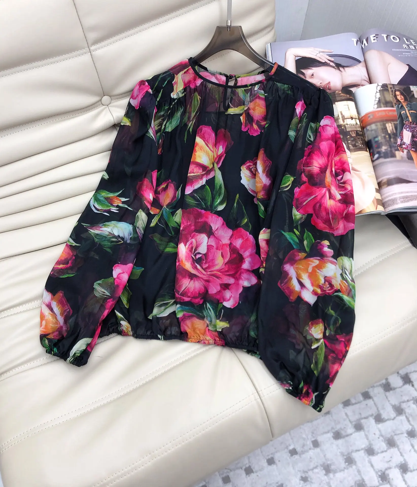 

High Quality O-neck Blouse 23 Spring Summer Women Loose Vintage Printed Lantern Sleeve Silk Blouses Top