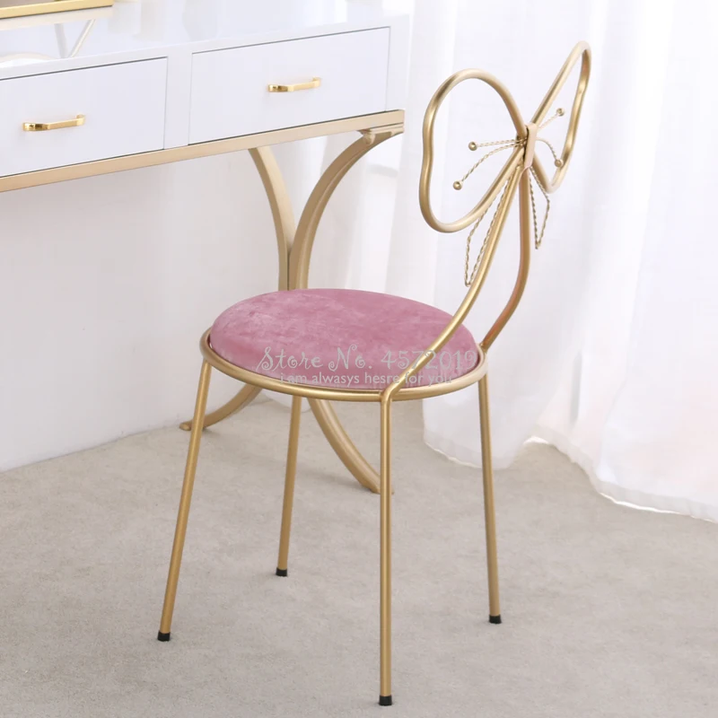 Стул для туалетного столика со спинкой мягкий. Пуфик для туалетного столика. Барное кресло икеа. Туалетный столик деревянный. Стул для туалетной чтолика.