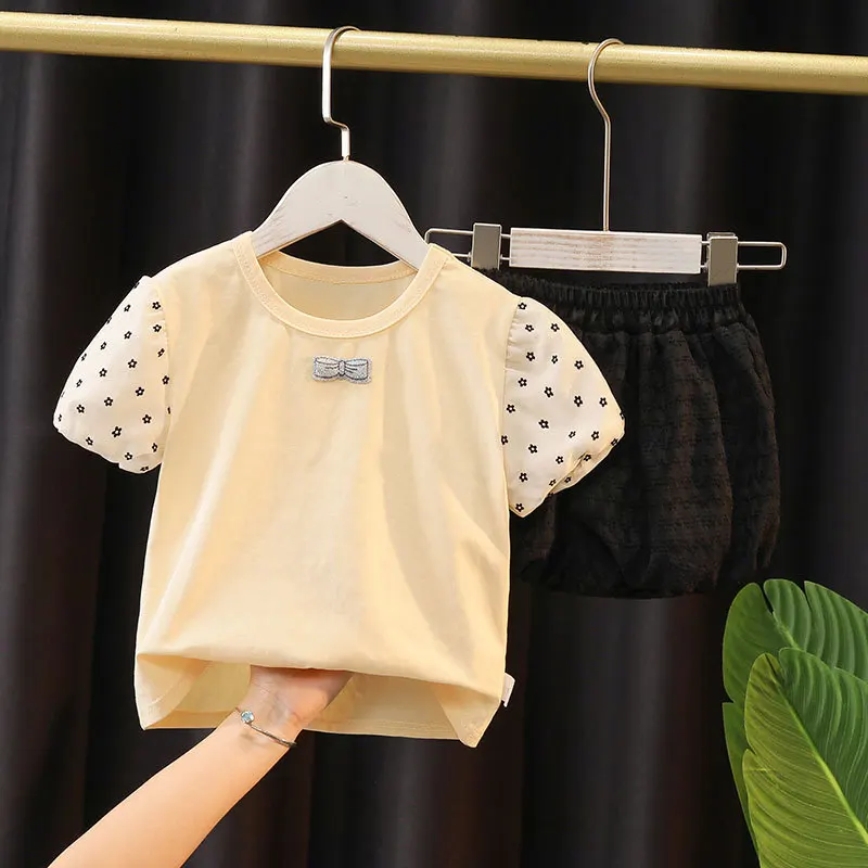 

Костюм детский из футболки с коротким рукавом и шортов