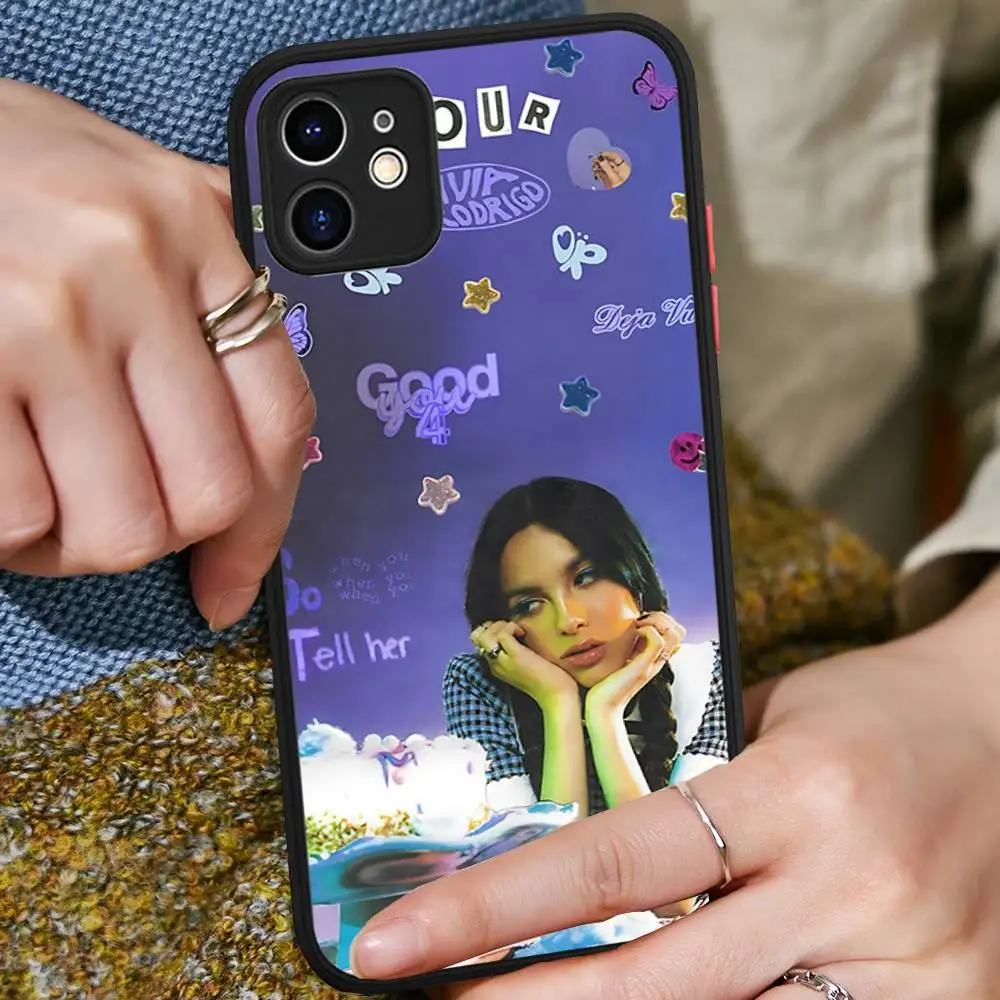 Чехол для телефона Singer O-Olivia GUTS R-RodrigoS для iPhone 16, 15, 14, 13, 12, 11 Pro Max Plus X XS MAX, черный матовый чехол для телефона (art.: 3920d329fa520) - 3920d329fa520