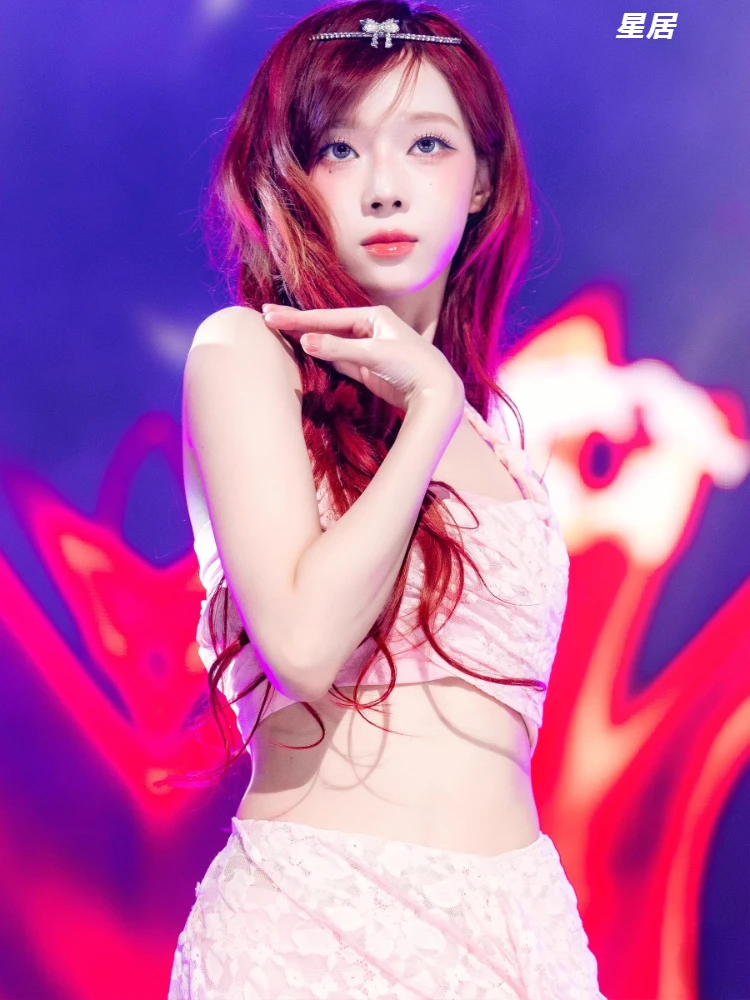 Женский жилет на бретельках с открытыми плечами