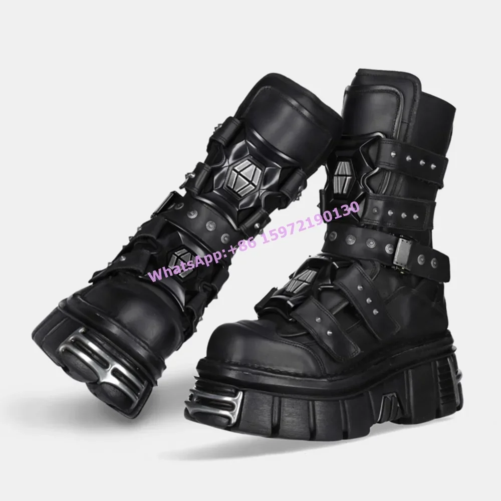 Черные ботинки с заклепками и несколькими пряжками модные парные туфли на