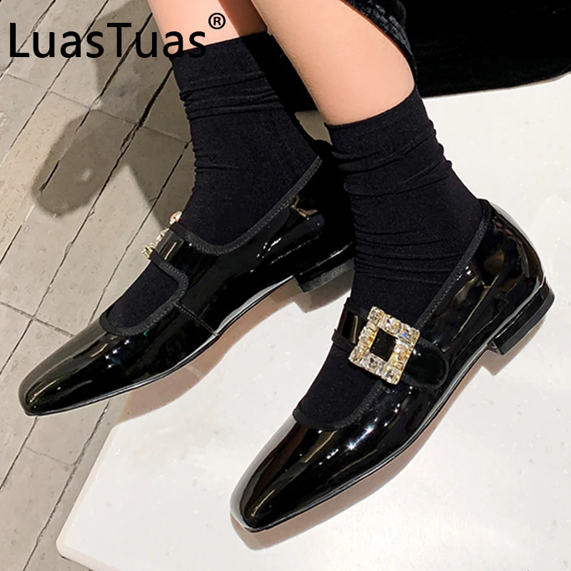 

Женские туфли на плоской подошве, размеры 34-39