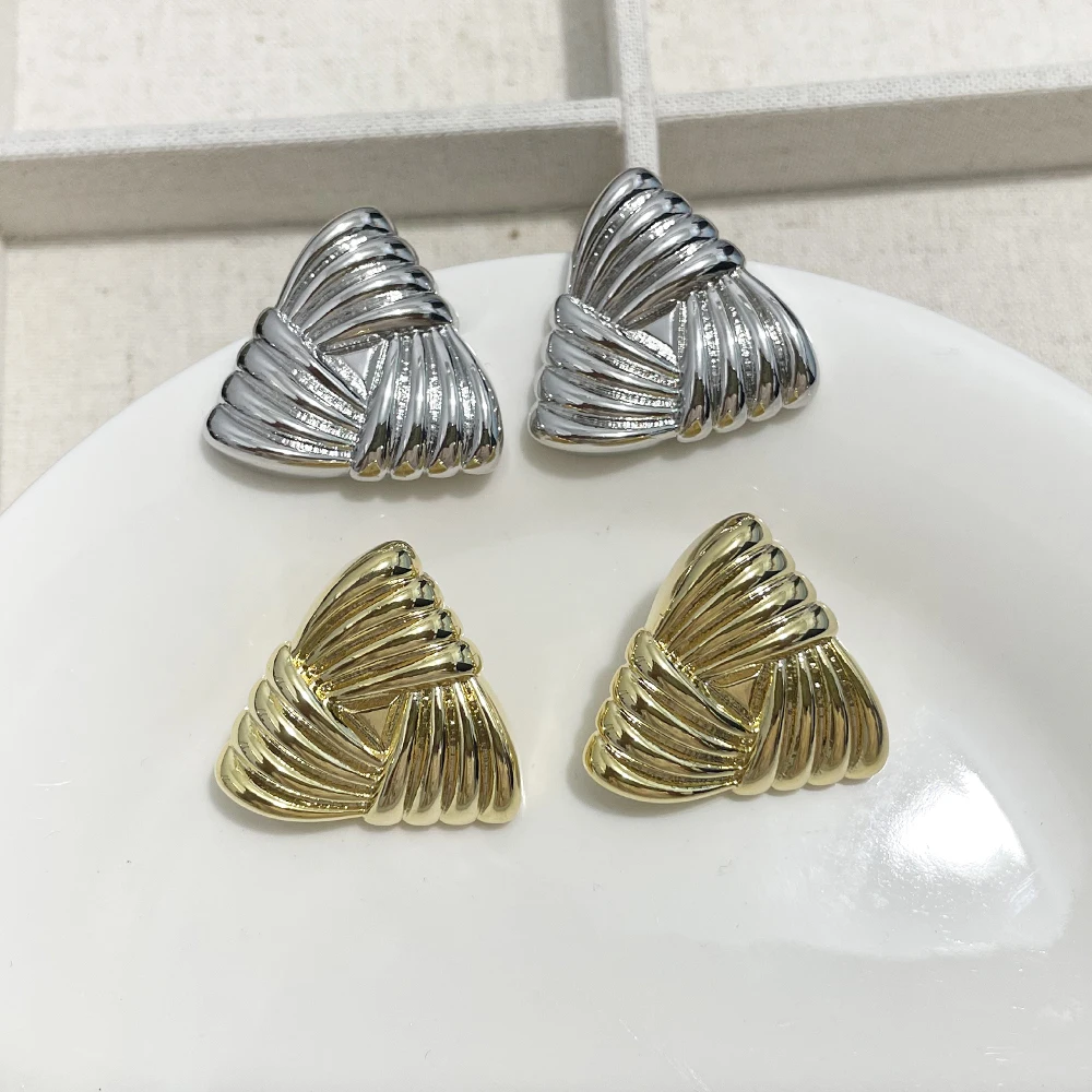 Позолоченные водонепроницаемые серьги-гвоздики с треугольной текстурой 18 К