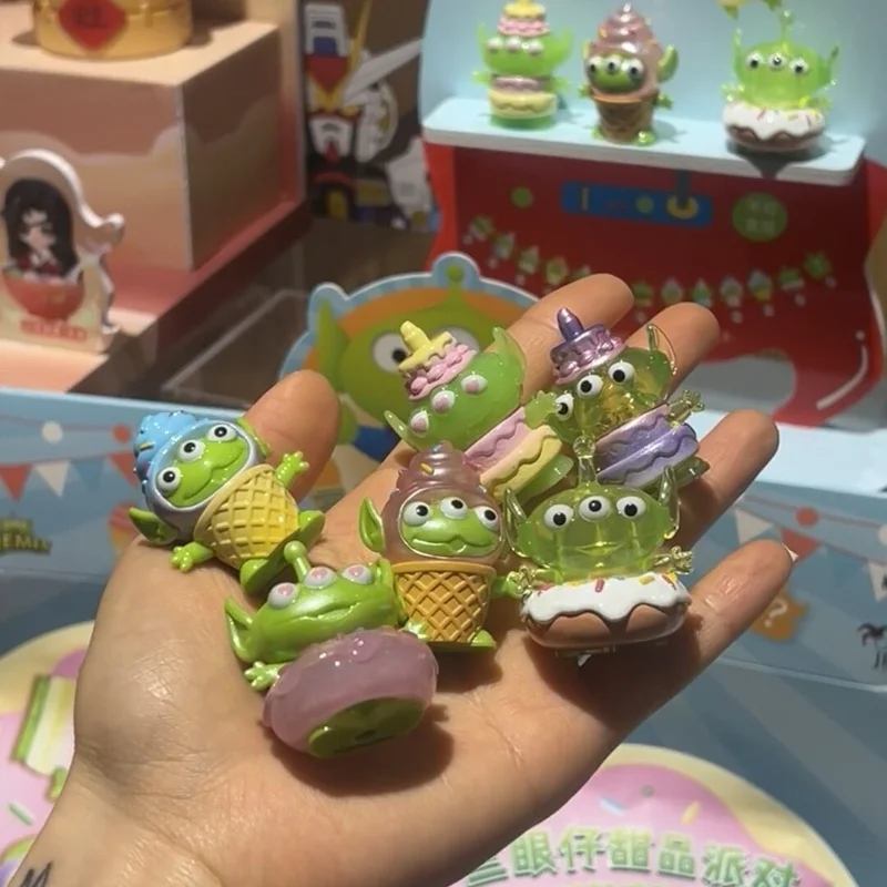 Набор мини-фигурок из мультфильма инопланетянин