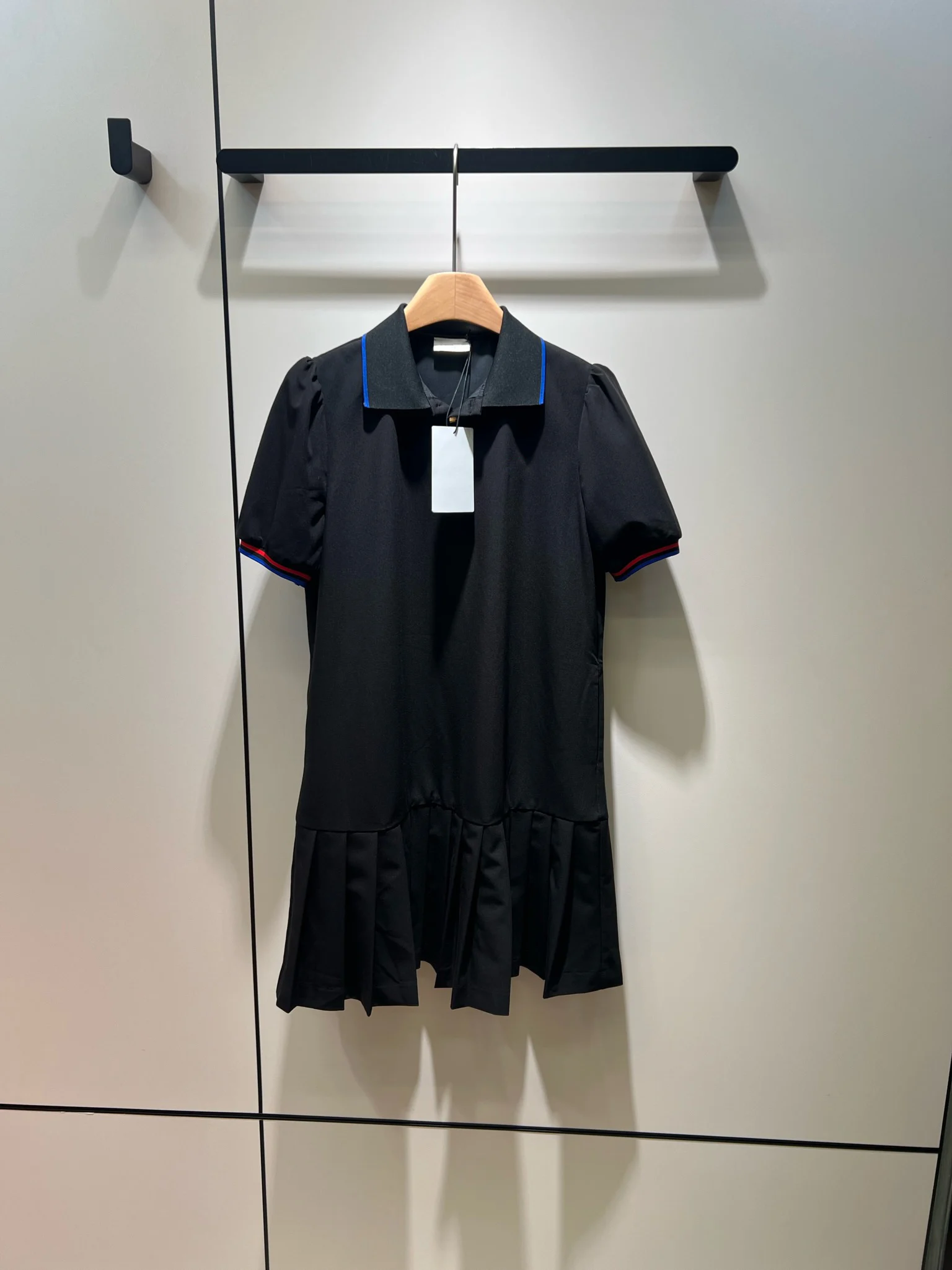 

Embroidered skirt with puffed sleeves spliced pleated leaf hem side pockets playful cute black and white714