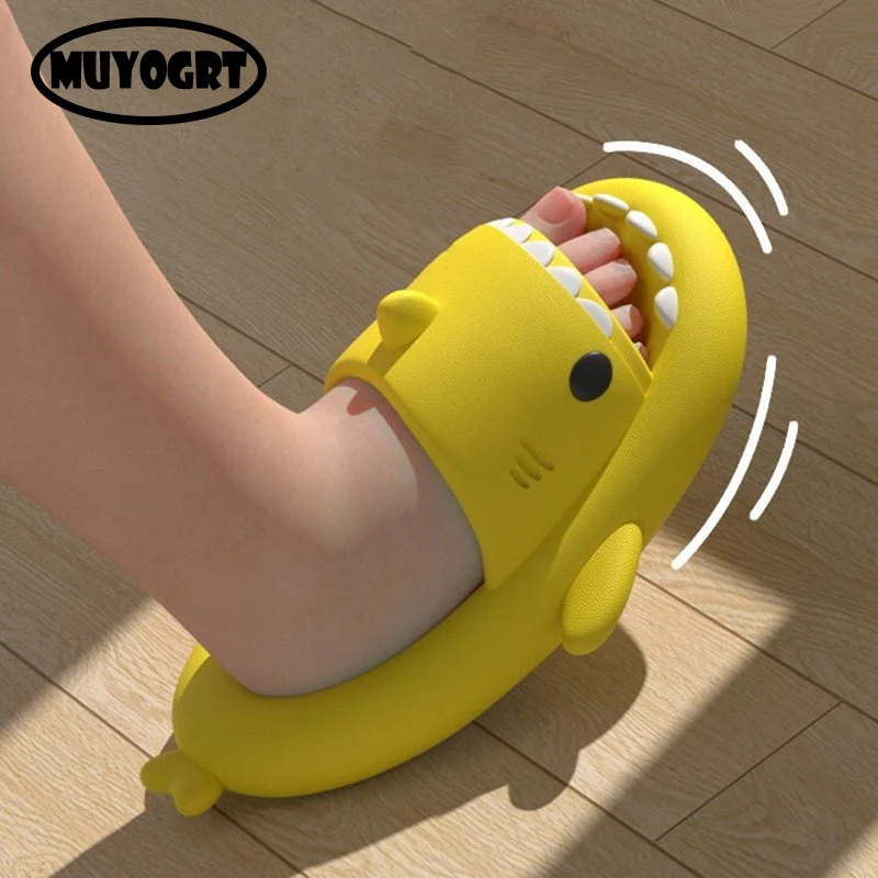 

Сандалии унисекс на мягкой подошве, Нескользящие шлепанцы с мультяшным принтом акулы, для ванной комнаты, домашняя обувь, унисекс