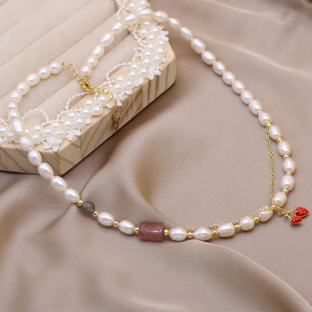 

Natural Pearl Pendant Necklace Irregular Rice Beads Splicing Stone Strawberry Pendant Charm Jewelry Necklace Party Gift