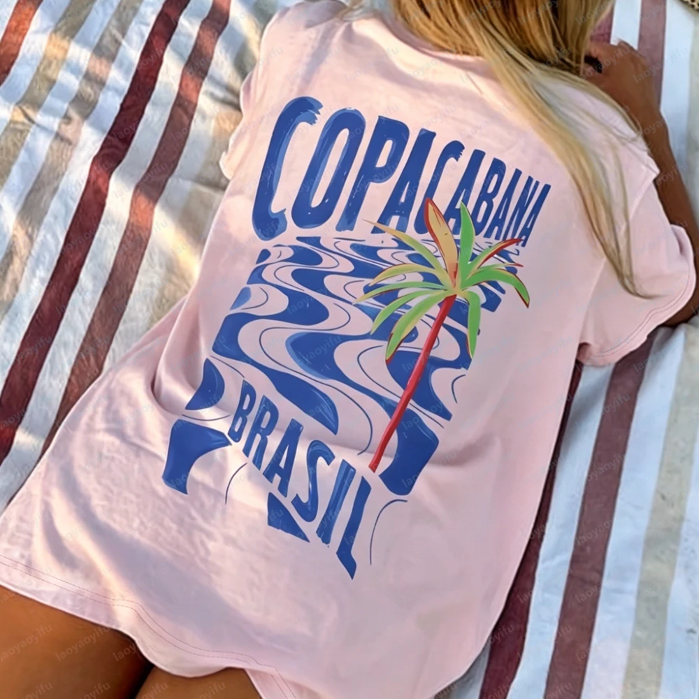 Фото Женская футболка Copacabana с принтом тропической кокосовой пальмы (Бразилия) – незаменимая вещь для пляжного отдыха, стильная одежда для прогулок и пляжа №4