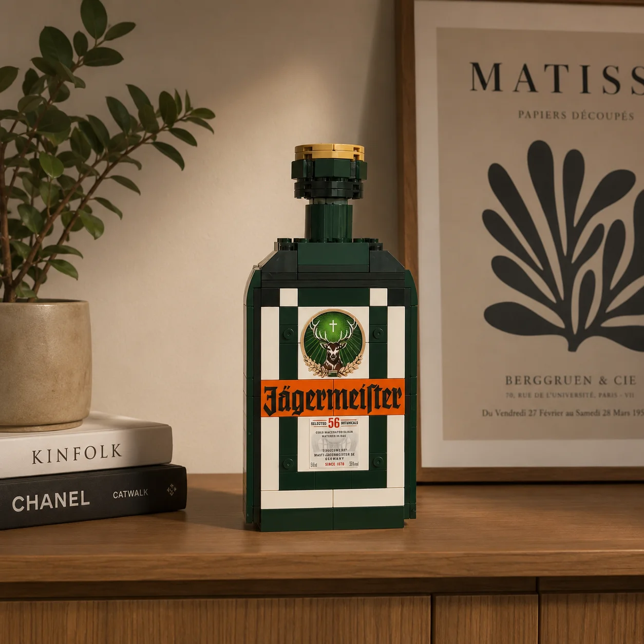 Фото Модель-конструктор бутылки ликера Jagermeister, декор для домашнего бара, коллекционные кирпичики №3