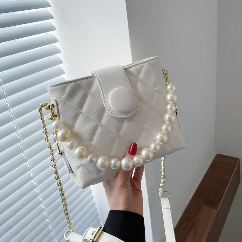 

High-quality Small Bag Women's Bag 2022 New Fashion Pearl Chain Shoulder Messenger Bag Explosion Style Bucket Small Square Bag