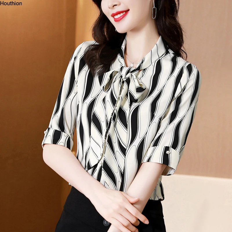 

Женская шифоновая блузка с коротким рукавом и V-образным вырезом