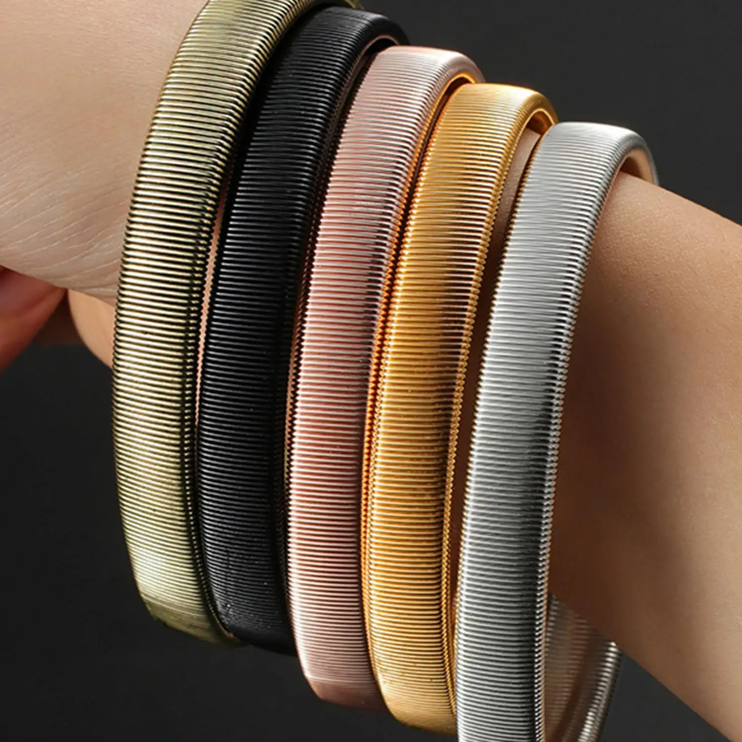 Фото Anti-Slip Elastic Shirt Sleeve Holders Metal Armbands Band Stretch Garters For Women Men №5