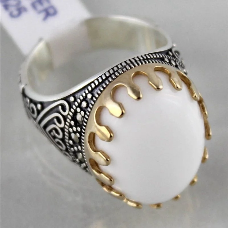 

2022 New Retro Bohemian Moonstone Two-Color Crown Rings for Women Round Moth Warm Stone Inlaid Ring Jewelry Gift Size 6-10