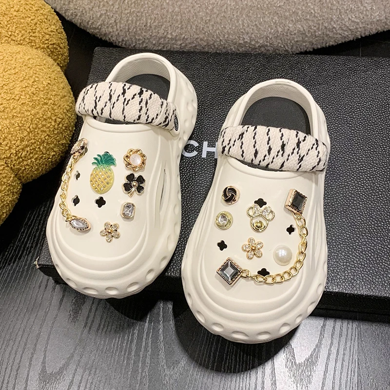 

Fashion Charms Clog Shoes Outdoor Women Slippers Thick Sole High Quality Summer Sandals For Girls