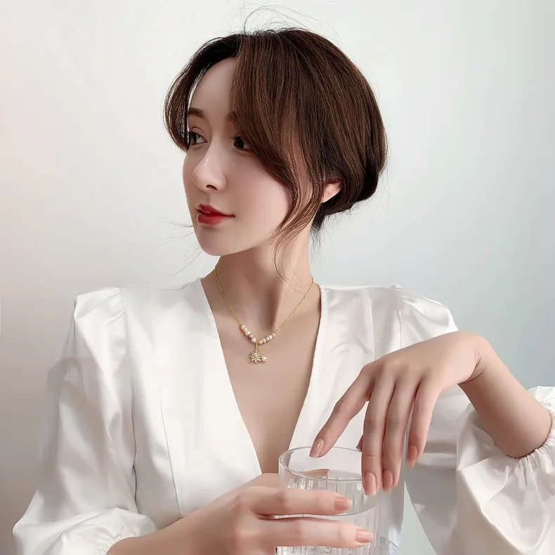 

Fashion Crystal Ice Flower Pendant Necklace Natural Pearl Gold Metal Chain Women Chic Elegant Chokers Necklace collar