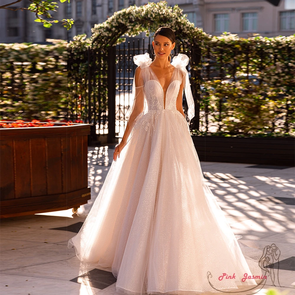 

Champagne V Neck Bridal Gowns Spaghetti Strap Lace Applique 2023 Sequined Tulle Lace Up Wedding Dresses Sleeveless Robe De Marié