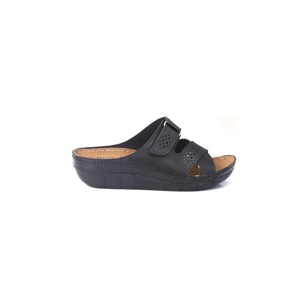 

Dorlie Black Female Slippers