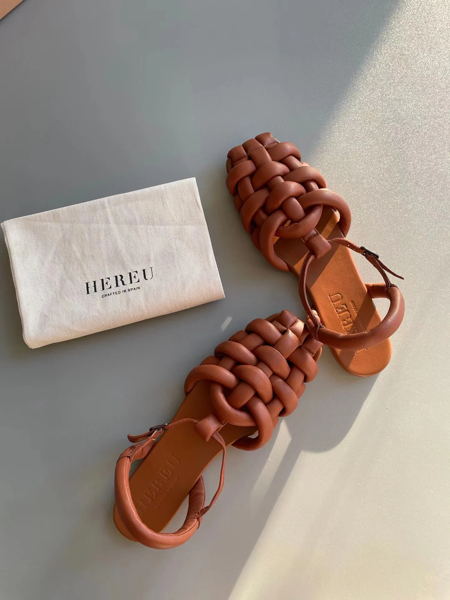 

HEREU Quality Woven women's Shoes Niche New Summer Genuine Leather Fashion Simple Soft Beach Vacation Flat Roman Women's Sandals